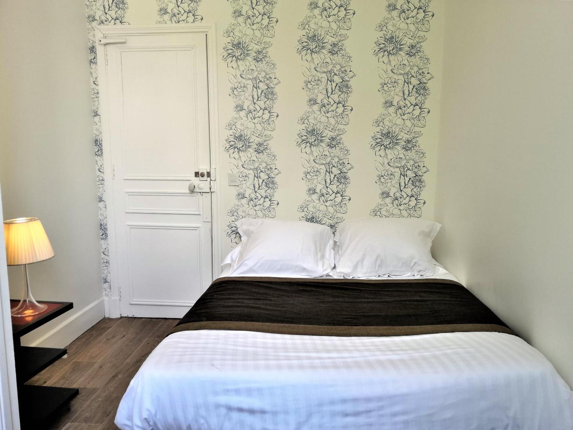 Royal Luchon Aparthotel Bagneres-de-Luchon ภายนอก รูปภาพ
