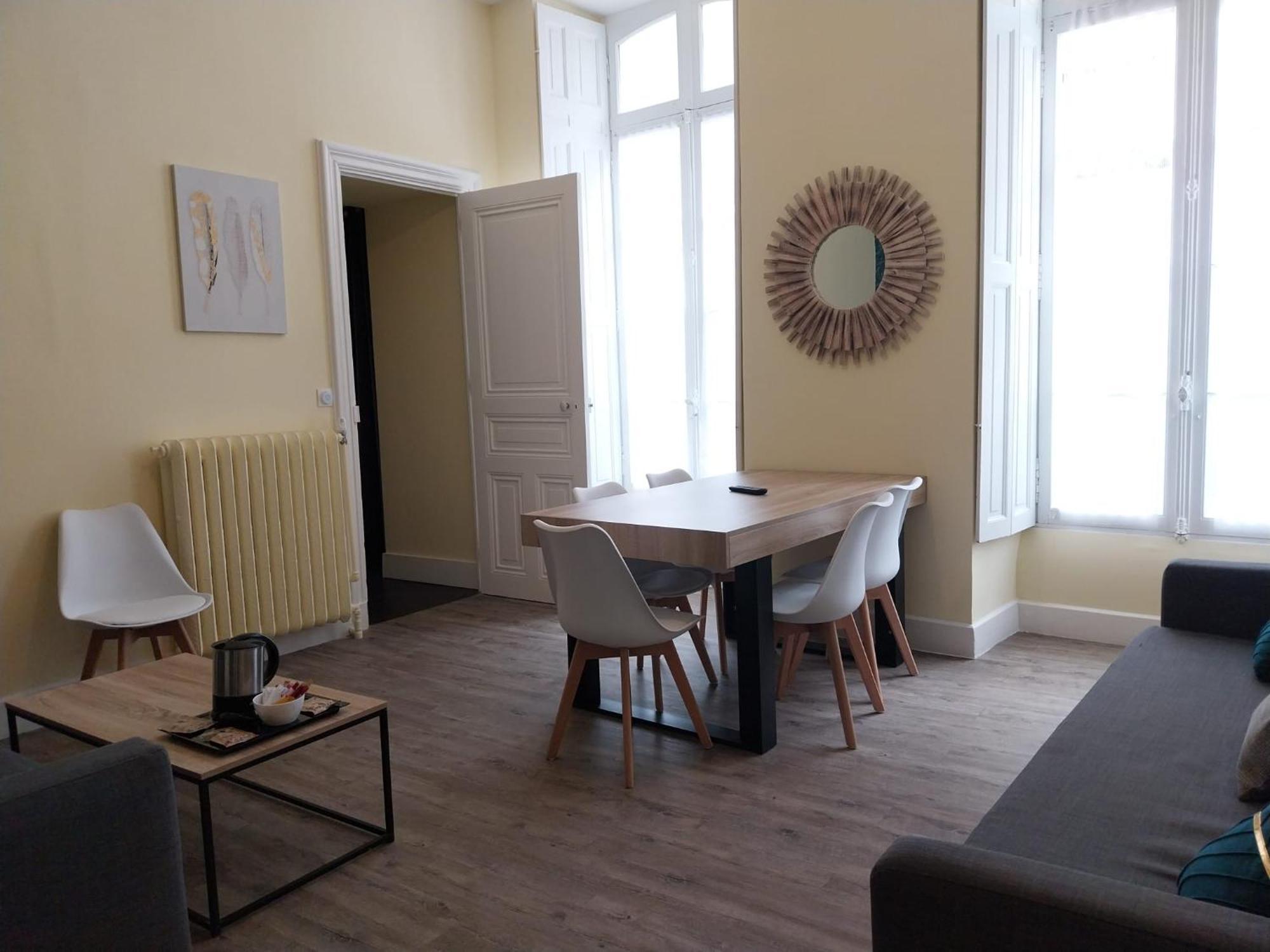Royal Luchon Aparthotel Bagneres-de-Luchon ภายนอก รูปภาพ