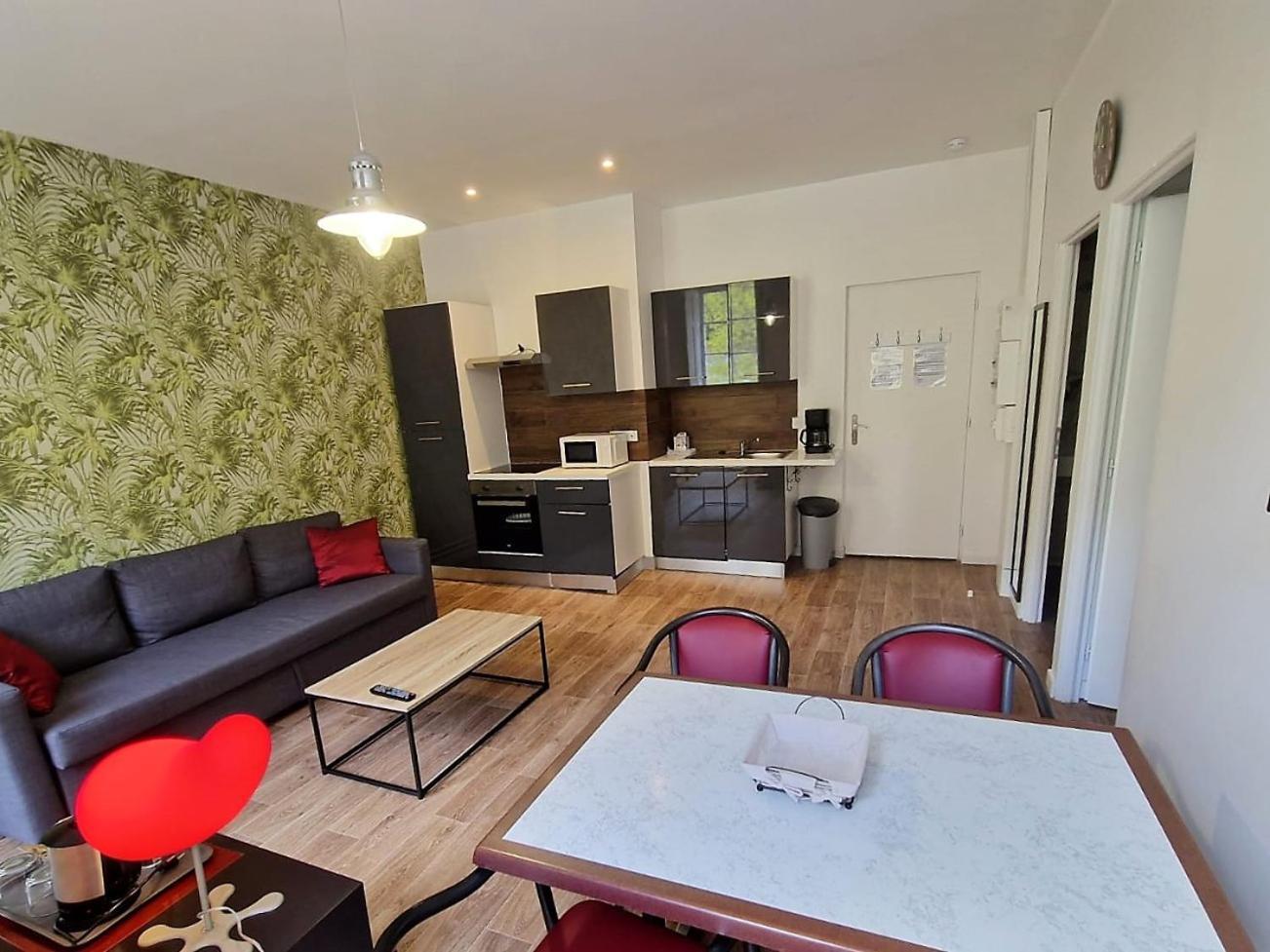 Royal Luchon Aparthotel Bagneres-de-Luchon ภายนอก รูปภาพ