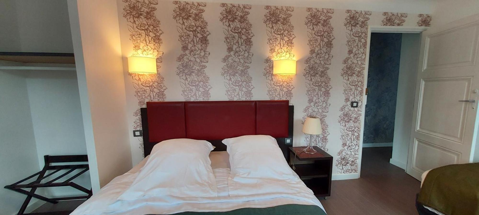 Royal Luchon Aparthotel Bagneres-de-Luchon ภายนอก รูปภาพ