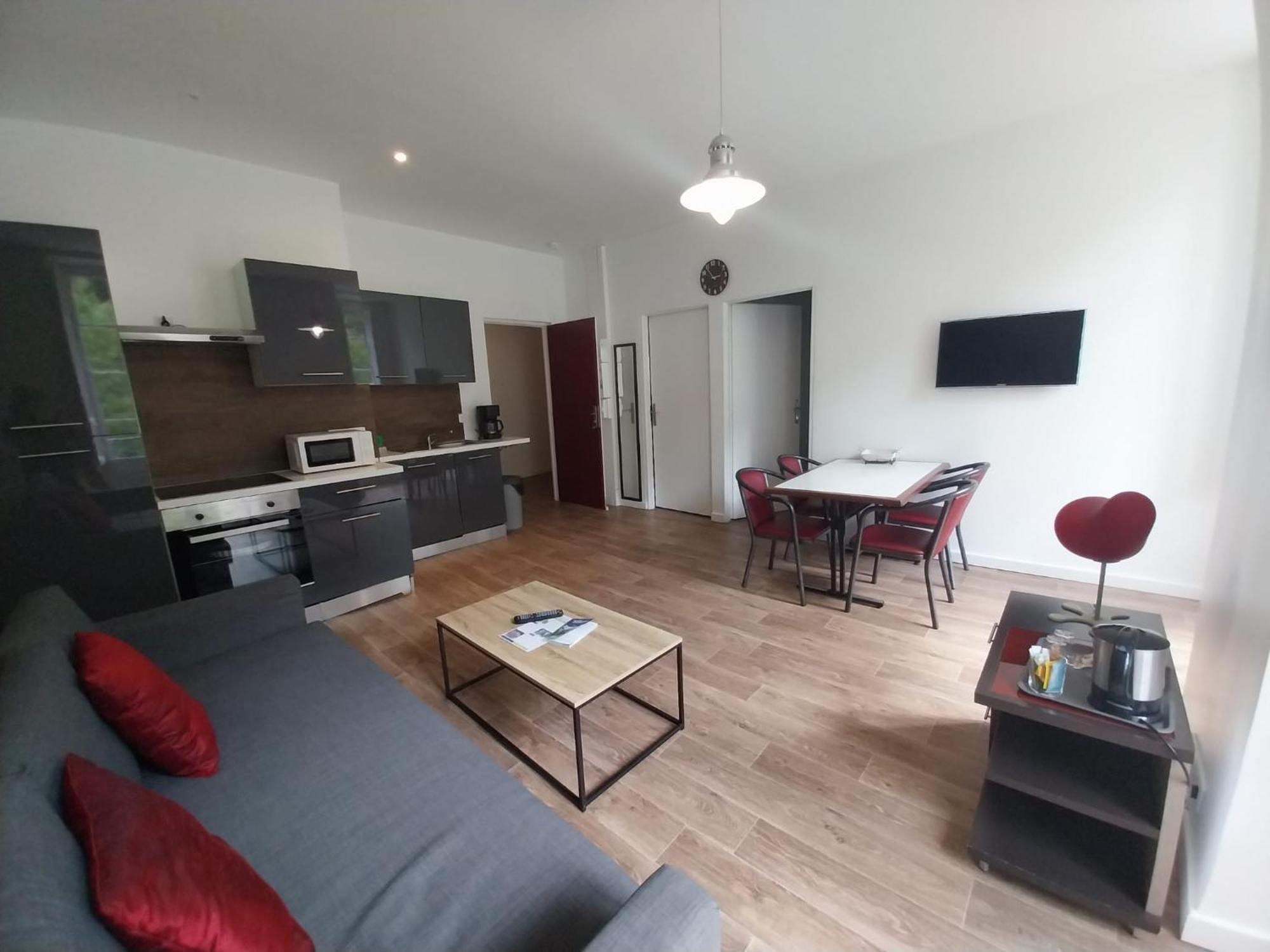 Royal Luchon Aparthotel Bagneres-de-Luchon ภายนอก รูปภาพ