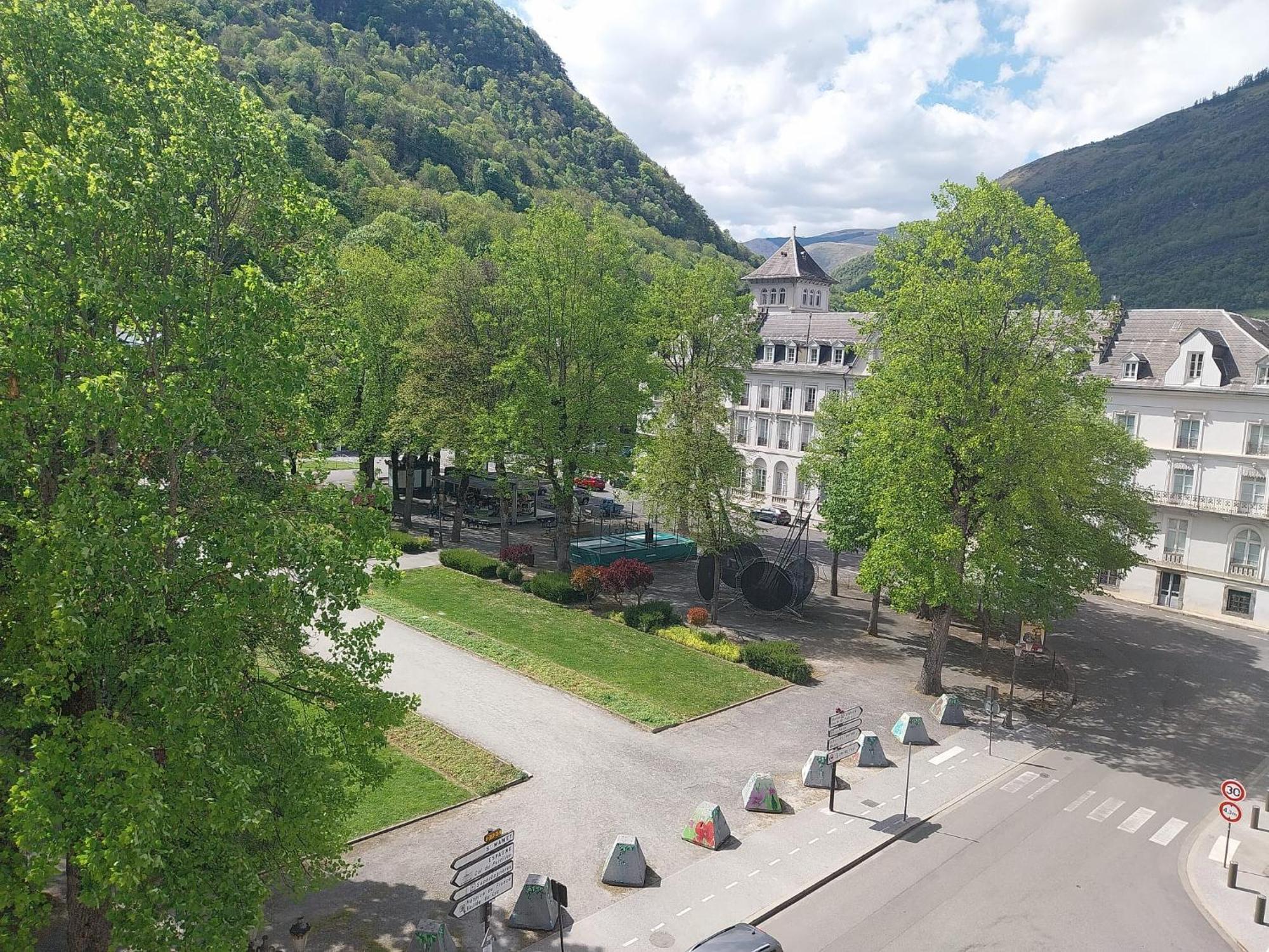 Royal Luchon Aparthotel Bagneres-de-Luchon ภายนอก รูปภาพ