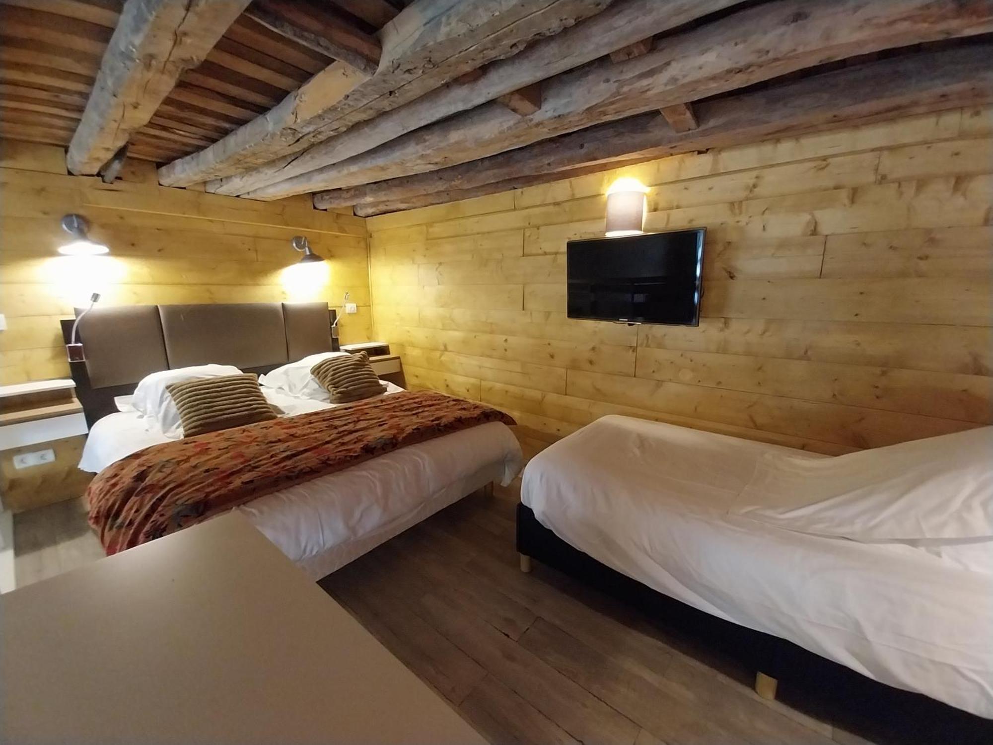 Royal Luchon Aparthotel Bagneres-de-Luchon ภายนอก รูปภาพ